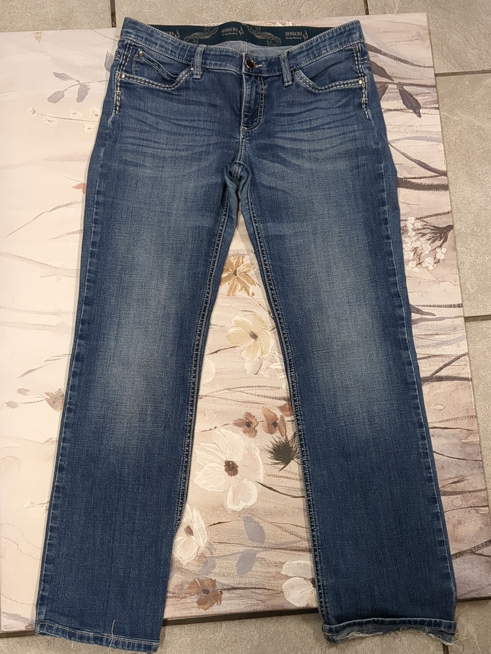 Women's Straight-Leg Jeans in Medium Blue